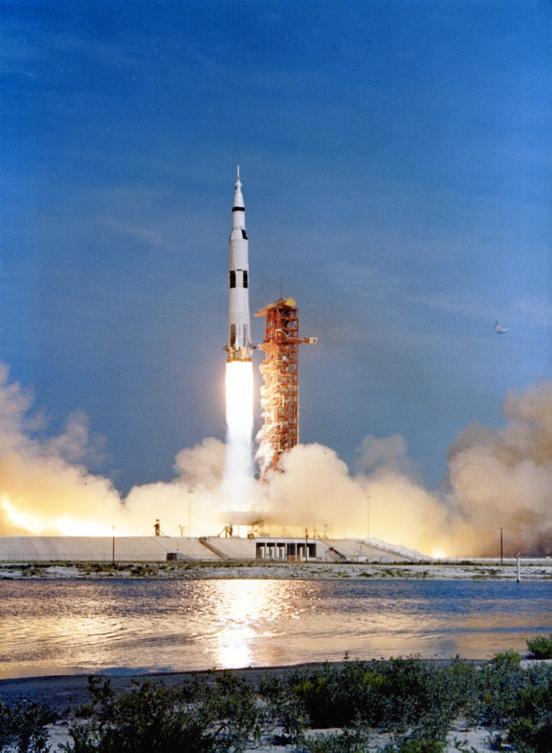 Illustration for article titled Amazing photos from NASA's vaults show how they assembled Apollo 11